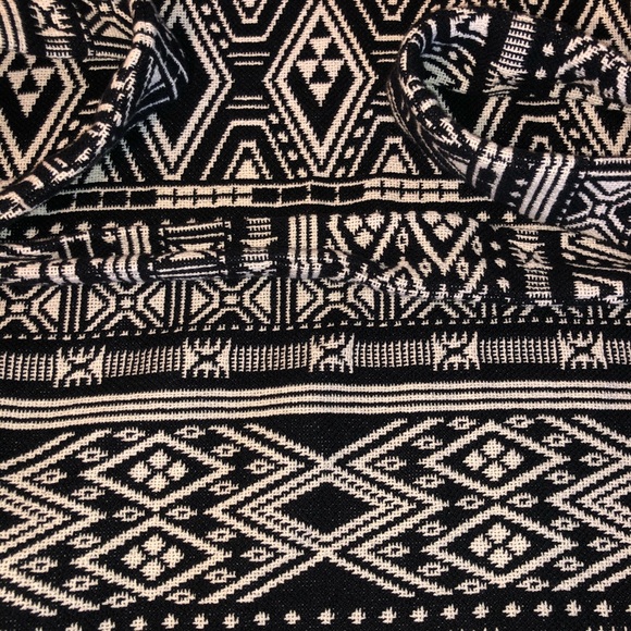 🆕 H&M White and Black Tribal Print Cardigan - Picture 5 of 5